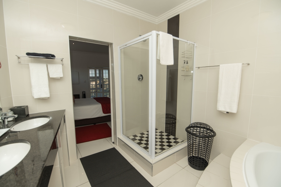 6 Bedroom Property for Sale in Humerail Eastern Cape